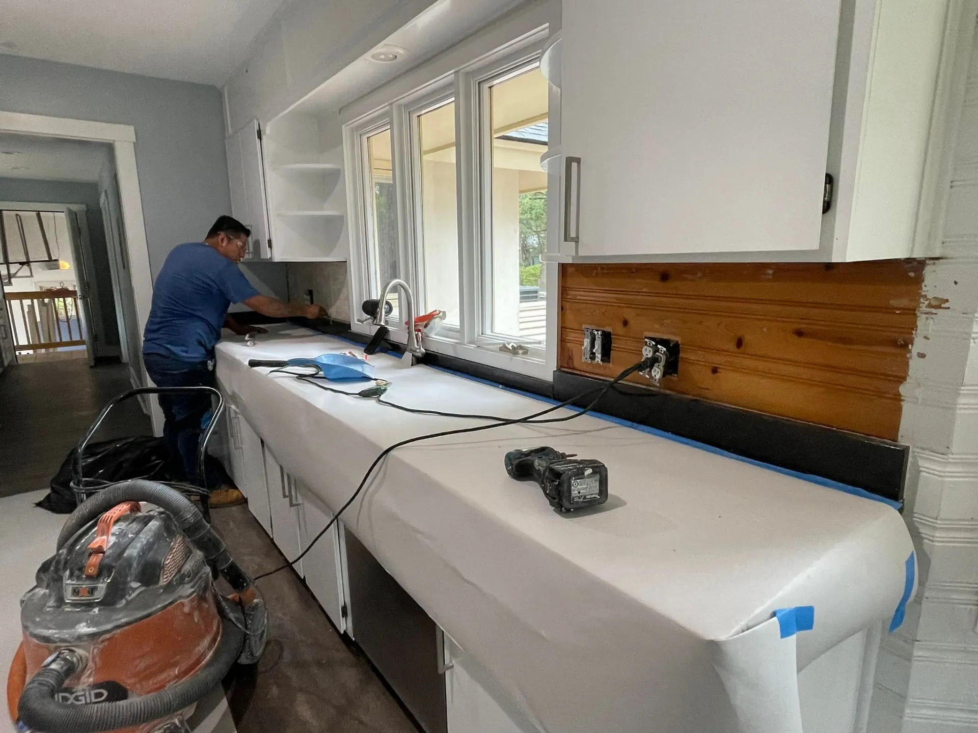Kitchen countertop installation by Paez And More contractor